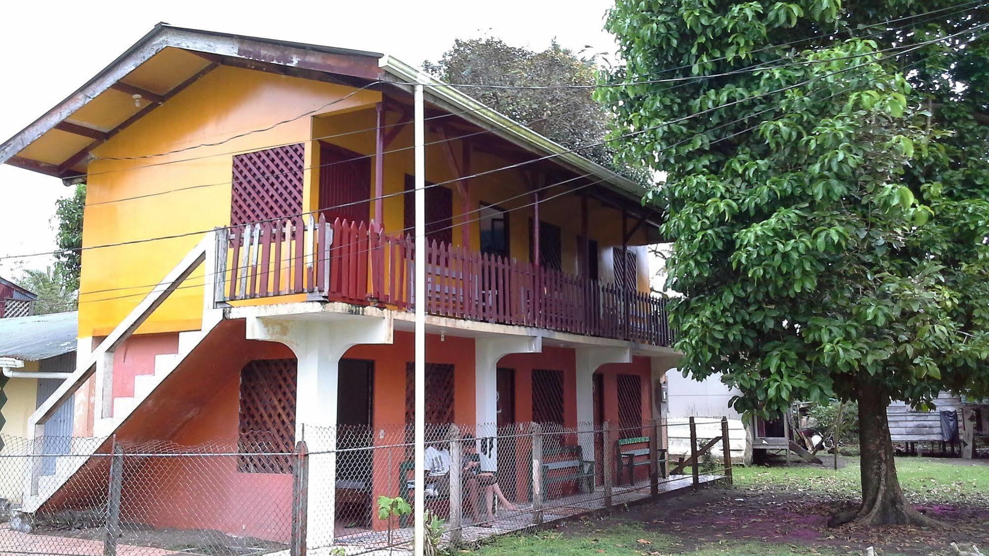 Cabinas Miss Miriam 1 Tortuguero Bagian luar foto