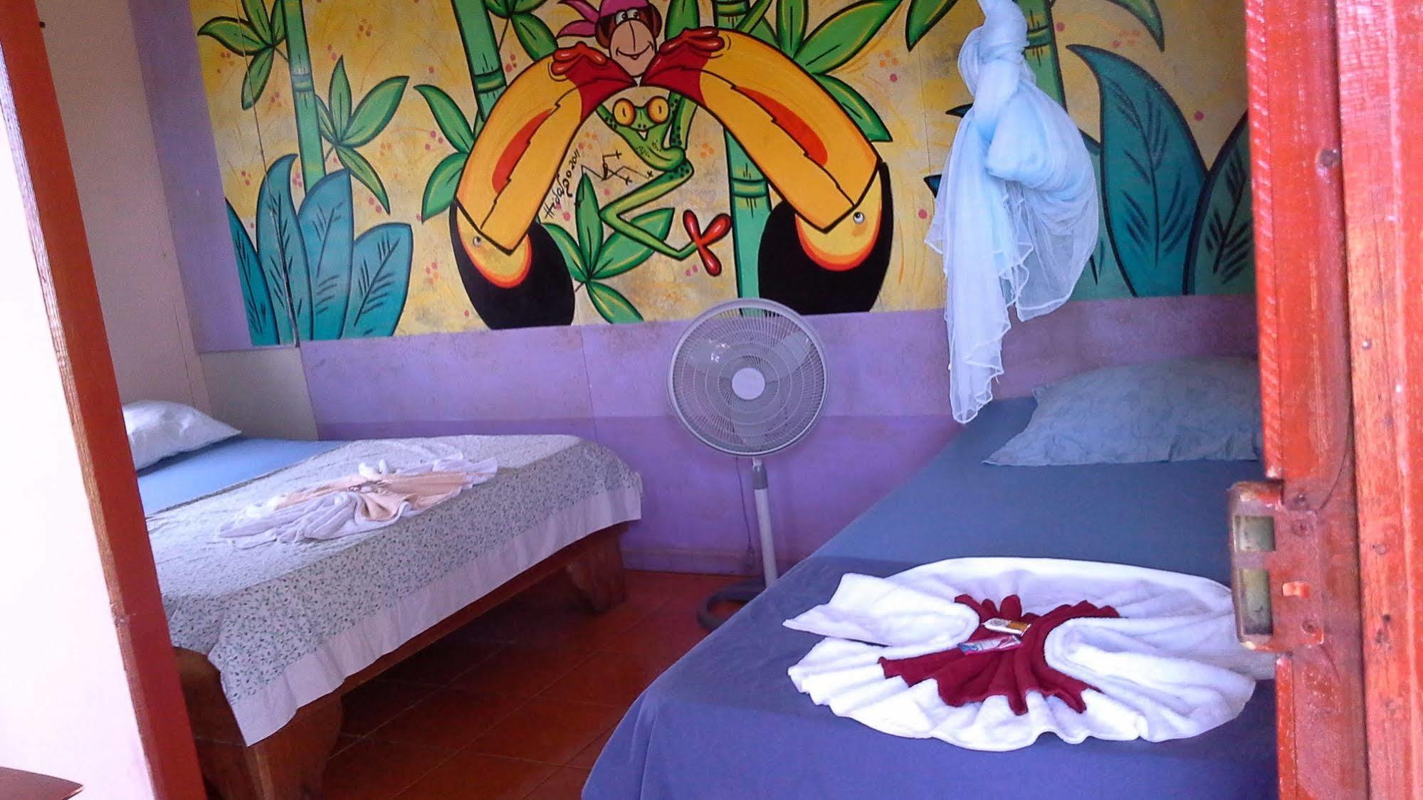 Cabinas Miss Miriam 1 Tortuguero Bagian luar foto